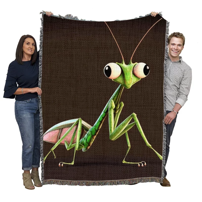 Big Eyed Mantis on Ground Woven Blanket